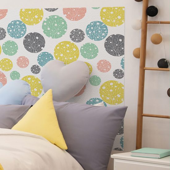 Detalle cabecero de cama de vinilo infantil Orbes de Color