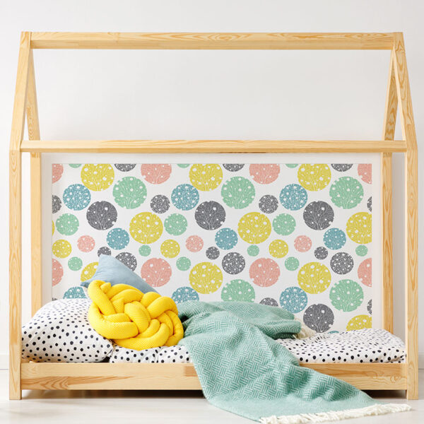 Cabecero de cama de vinilo Infantil Orbes de Color detalle cama
