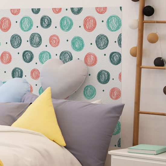 Detalle cabecero de cama de vinilo infantil Puntitos