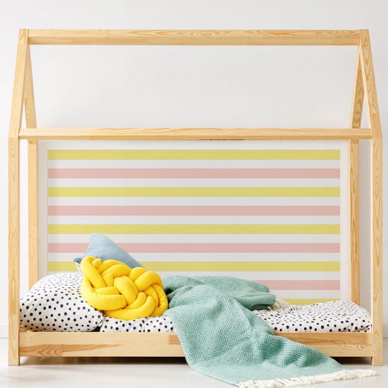 Cabecero de cama de vinilo Infantil Rayado Amarillo y Rosa detalle cama