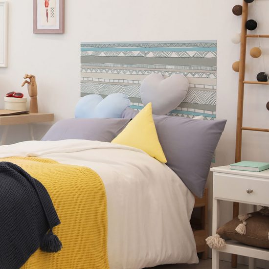 Cabecero de cama de vinilo Infantil Love Lines detalle cama