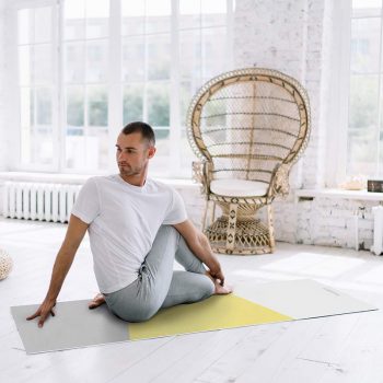 Yoga mat Triplex amarillo clase de yoga