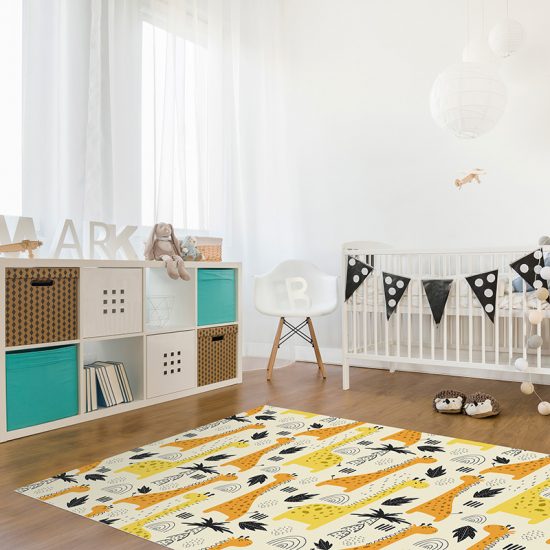 Alfombra vinílica infantil jirafa arcoíris detalle habitación