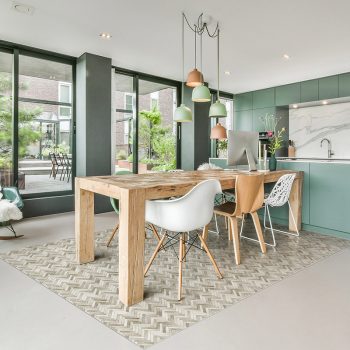Comedor alfombra vinílica madera espiga