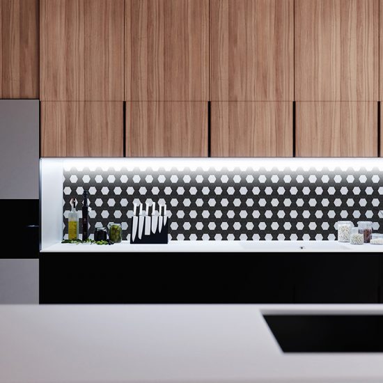 Vinilo decorativo Hive negro cocina