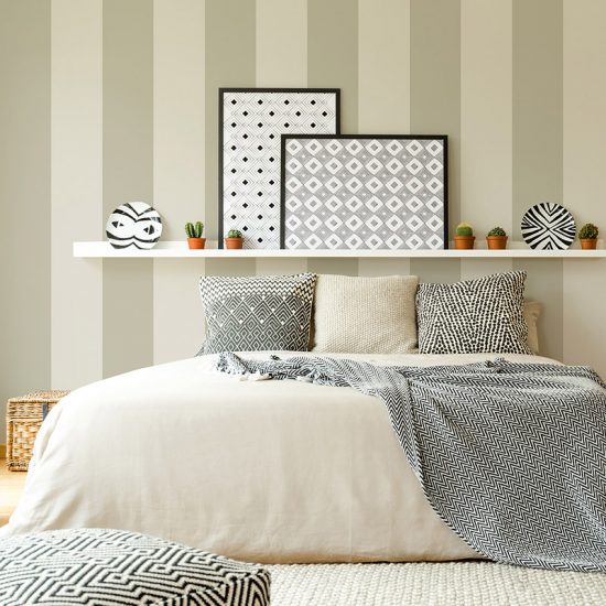 Papel pintado autoadhesivo rayas total beige dormitorio